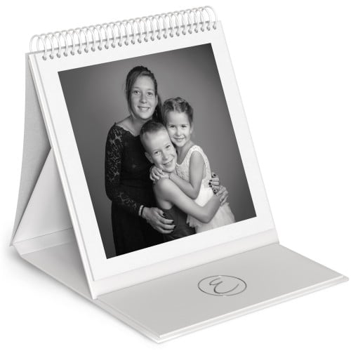 Album chevalet - 48 pages blanches (24 feuillets) 24x24cm - Impression couverture avec dorure Argent