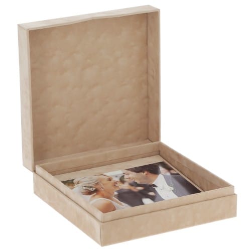 Coffret en suédine beige - Dim. ext. 22,5 x 22,5cm - Dim. int. 21 x 21cm